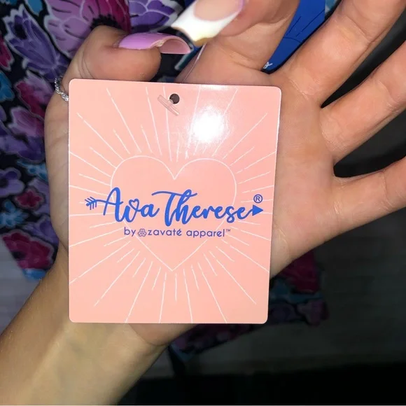 NWT Zavate Ava Therese “Bold Statment” floral print short sleeve scrub top - Picture 3 of 10